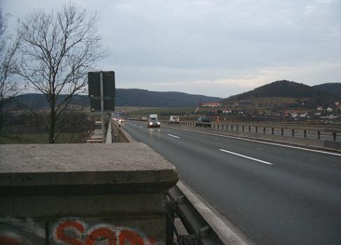 Saaletalbrücke, Jena. Blick auf die A4 von Osten über die alte Brücke