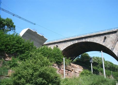 Autobahn A4 – Saaletalbrücke, Jena – Bogen über der Eisenbahnlinie Leipzig - Nürnberg