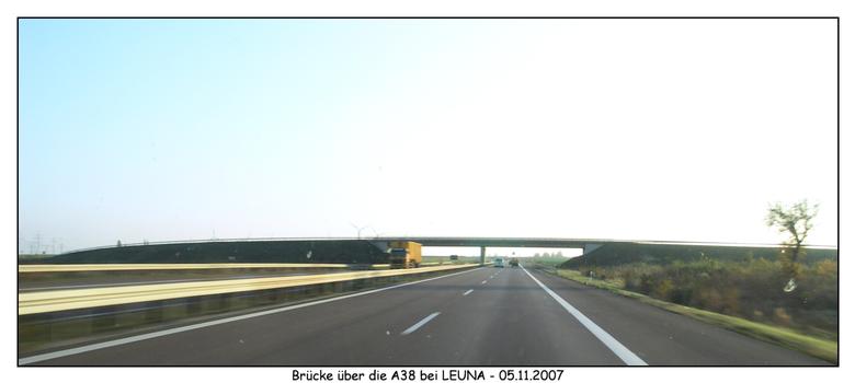 Brücke der K2174 bei LEUNA über die Autobahn A38