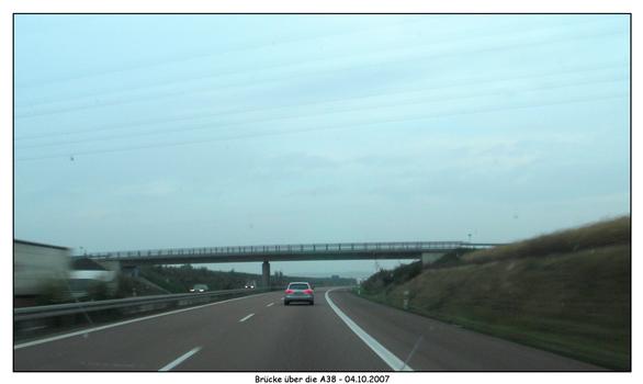 Brücke über die Autobahn A38