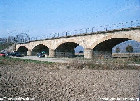 Bahnbrücke an der L205
