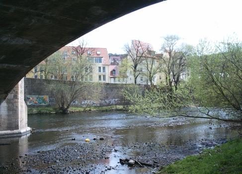 Camsdorfer Brücke, Jena. Blickrichtung Camsdorfer Ufer, flußaufwärts
