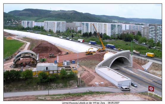 Lobdeburgtunnel - über die SüdRöhre wird eine Rampe gebaut, über die die Schalung gebrachtwird zum Bau der Nordröhre