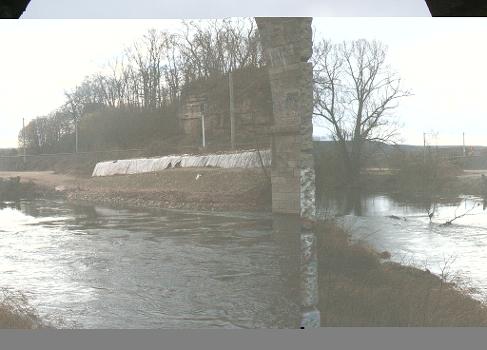 Saalebrücke, Jena. Saale flußaufwärts