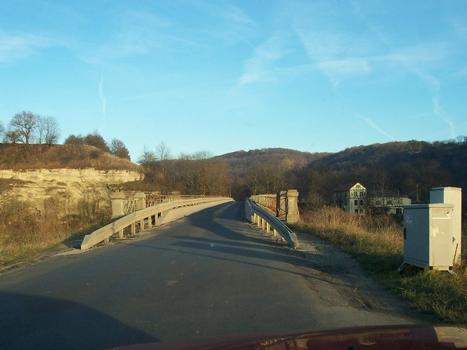 Pont de Saaleck-Lengefeld à Bad Kösen. Porte la L203 et franchit la Saale