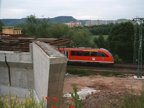 Brücke 826, Jena – Personenzug auf der Strecke Jena-Rudolstadt
