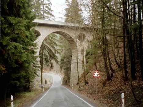 Bridge over the L2372 between Lobenstein and Harra