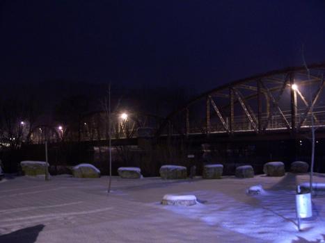 Karl-Alexander-Brücke bei Nacht