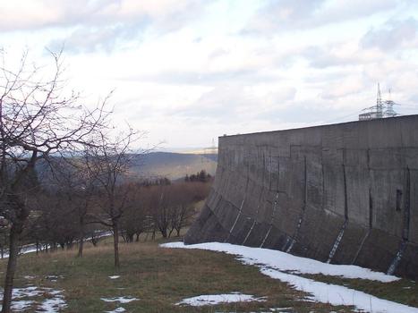 Staumauer auf der Nordseite