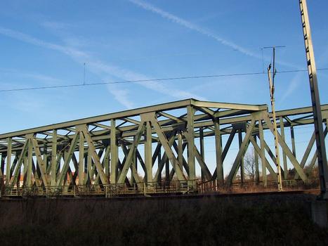 Pont-rail de la Saaletalbahn sur la Saale à Grossheringen