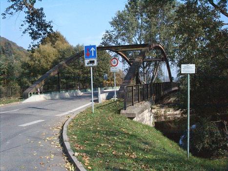 Strassenbrücke der L203 über die Saale in Großheringen