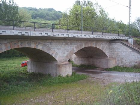 Railroad bridge crossing the Ilm at Oberneusulza