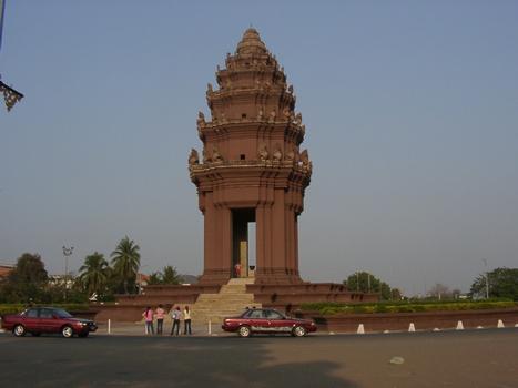 Kambodscha; Phnom Phen; The Independence Monument; Eingeweiht 1958 zur Unabhängigkeit. Heute auch als Denkmal fuer die Kriegsopfer: Kambodscha; Phnom Phen; The Independence Monument; Eingeweiht 1958 zur Unabhängigkeit. Heute auch als Denkmal fuer die Kriegsopfer