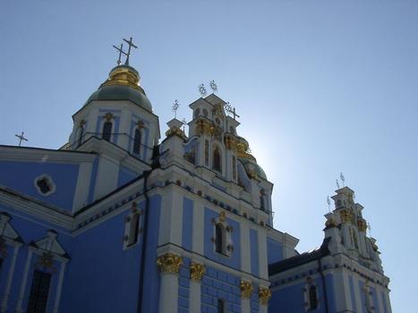 Ukraine; Kiew; Kathedrale, Michaelskirche erbaut 1997-2000, ehemaliges Kloster aus dem 11.Jh. wurde 1936 zerstört