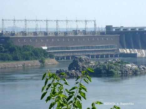 Wasserkraftwerk von Saporoshje, 570 km von Kiew, Baubeginn 8.11.1927, Inbetriebnahme 1.5.1932, 62 000 kW, heute 1.48 MW