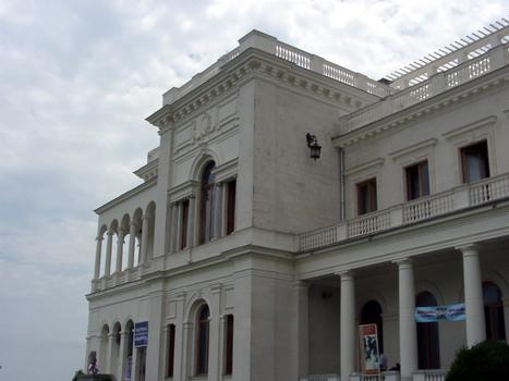Ukraine, Schwarzes Meer, Krim, Jalta, Liwadija Palast von Zar Alexander II durch Architekt Moniguetti 1862-1866 erbaut, nach Wasserschaden von Architekt Krasnow duch den «Weissen Palast» 1911 ersetzt. 1945 fand hier die Krimkonferenz statt