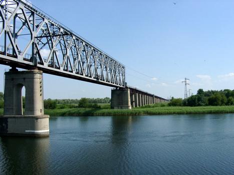 Pont ferroviaire de Kherson sur le Dnepr