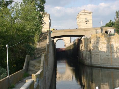 Lock at Novaya Kakhovka, Ukraine