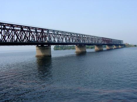 Pont de Tcherkassy sur le Dnepr en Ukraine