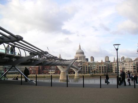 Millennium Bridge, Londres