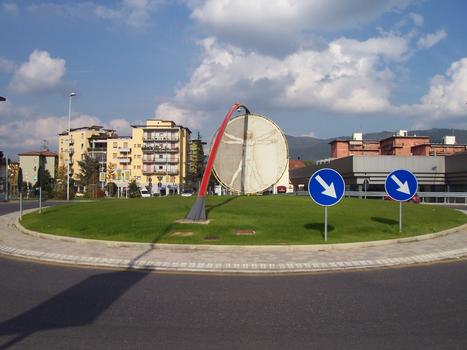 Arch sculpture in honor of Leonardo da Vinci, Prato, Tuscany (Italy)