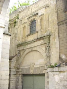 Vestiges de l'aqueduc romain «d'Arcueil» et portail Renaissance du Château des Arcs (à Cachan)