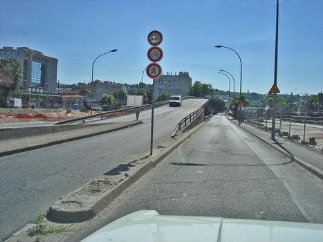 Autopont d'Issy-les-Moulineaux. Démontage annoncé pour août 2005
