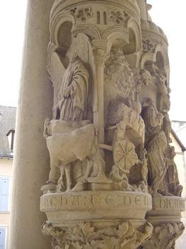 Notre-Dame de Chartres, portail nord:L'Arche d'Alliance est rendue aux Hébreux, tirée par des vaches, elles-mêmes guidées par un ange