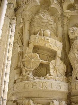 Notre-Dame de Chartres, portail nord:arc(h)a [f]ederis: l'Arche d'Alliance, rendue aux Hébreux dans une nuée divine