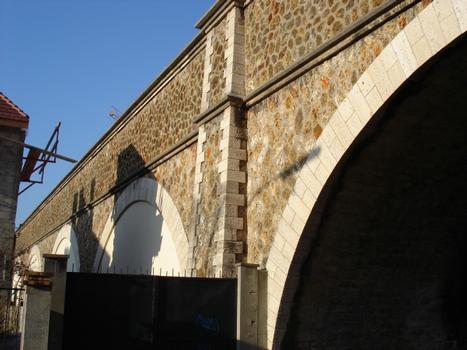 Pont-siphon de l'aqueduc du Loing et du Lunain. Cachan (94)