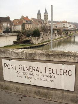 Melun (77)Pont Général Leclerc. Ancien pont aux Moulins