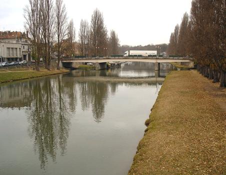 Melun (77)Pont Jeanne d'Arc