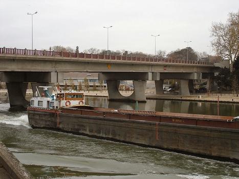Bridge of the N 6 at Melun across the Seine