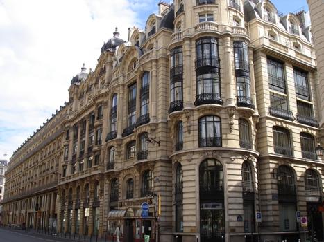 Immeubles rue Réaumur, Paris 2e. N°121. Angle rue Notre Dame des Victoires