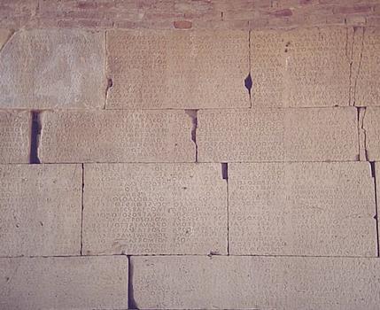 Mauer des Odeion in Gortys mit den Gesetzesinschriften