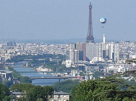 Panorama sur Paris, vu de la terrasse de Meudon: Pont Aval, Pont du Garigliano, Pont Mirabeau, pont Rouelle, Pont de Bir-Hakeim, Tour Eiffel, Front de Seine