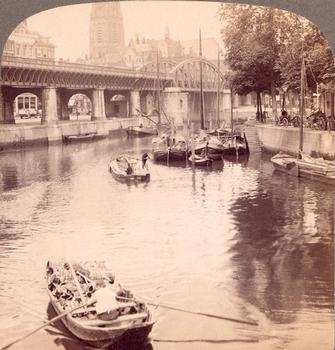La cathédrale vue du Grand Canal, Rotterdam. Vue stéréoscopique, avant 1894.