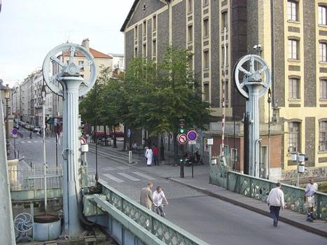 Rue Crimée lift bridge crossing the Ourcq Canal