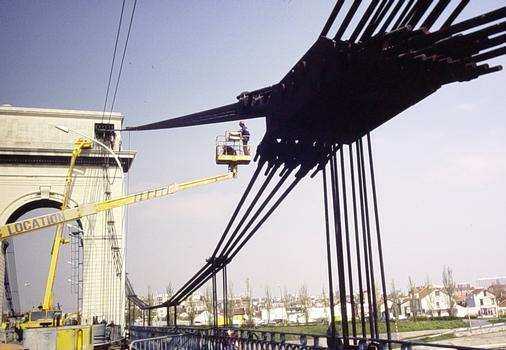 Pont du Port à l'Anglais (94)Travaux de 1988. Remplacement d'un câble