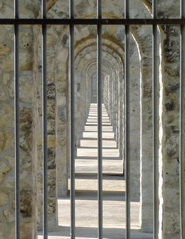Aqueduc de la Vanne. Pont à deux niveaux à Pont-sur-Yonne / Saint-Sérotin