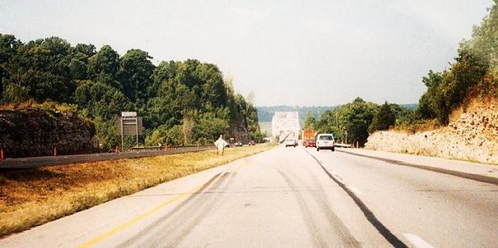Interstate 70 - Approaching the Missouri River crossing, westbound