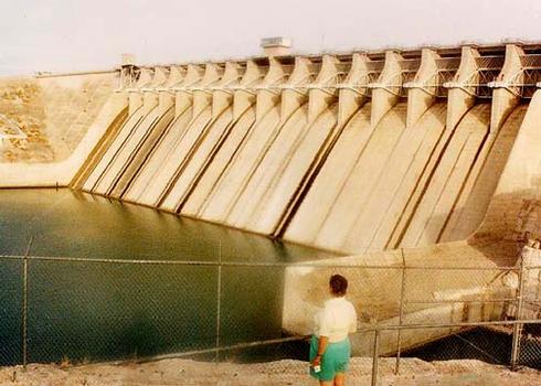 Amistad Dam spillway, 19.3 km west (upstream) of Del Rio, Texas