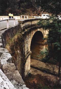 Lennox Bridge (1833)
