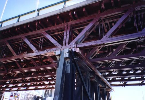 Pyrmont Bridge (Sydney, Australie): Détail du viaduc d'accès, treillis type Allan