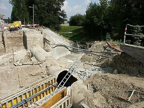 Baustelle Leutschenbach «Brücke und Gewässerkorrektur, Hochwasserauffangbecken»