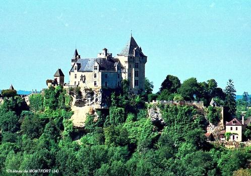 Château de MONTFORT (24, Dordogne) – Dressé sur un promontoire qui domine la Dordogne, entre Vitrac et Carsac (Cingle de Montfort), il fut détruit à trois reprises pendant la guerre de Cent Ans. Sa dernière restauration est du 19e siècle