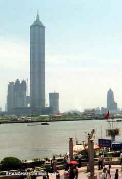 SHANGHAI – PUDONG, «Jin Mao tower» en voie d'achèvement