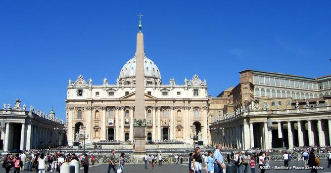 Vatikan - Petersplatz mit Dom