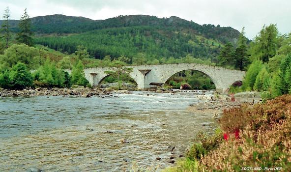 ECOSSE, Grampian Region – Pont sur la rivière DEE, prés de BRAEMAR