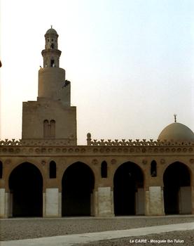 LE CAIRE – Mosquée Ibn Tulun, le minaret à escalier hélicoïdal extérieur, unique de ce type en Egypte